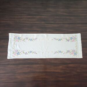 Vintage‎ Embroidered Needlework Floral Table Runner Cream Colorful 37X12